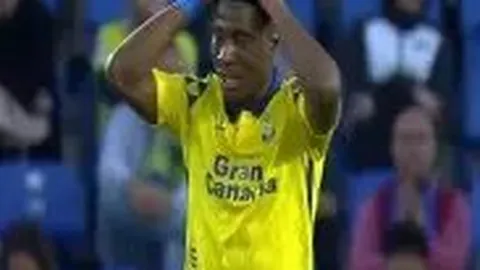 “挑战无切特强阵：小球战术再展锋芒，十年五小制胜江湖，对手寻求奇招取胜。”