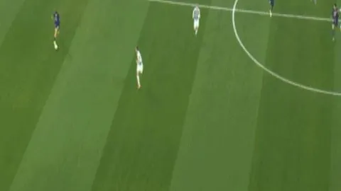 “运动巨星赛场盈利亦培育新锐，共助Z世代开启时代新纪元｜界面报道”